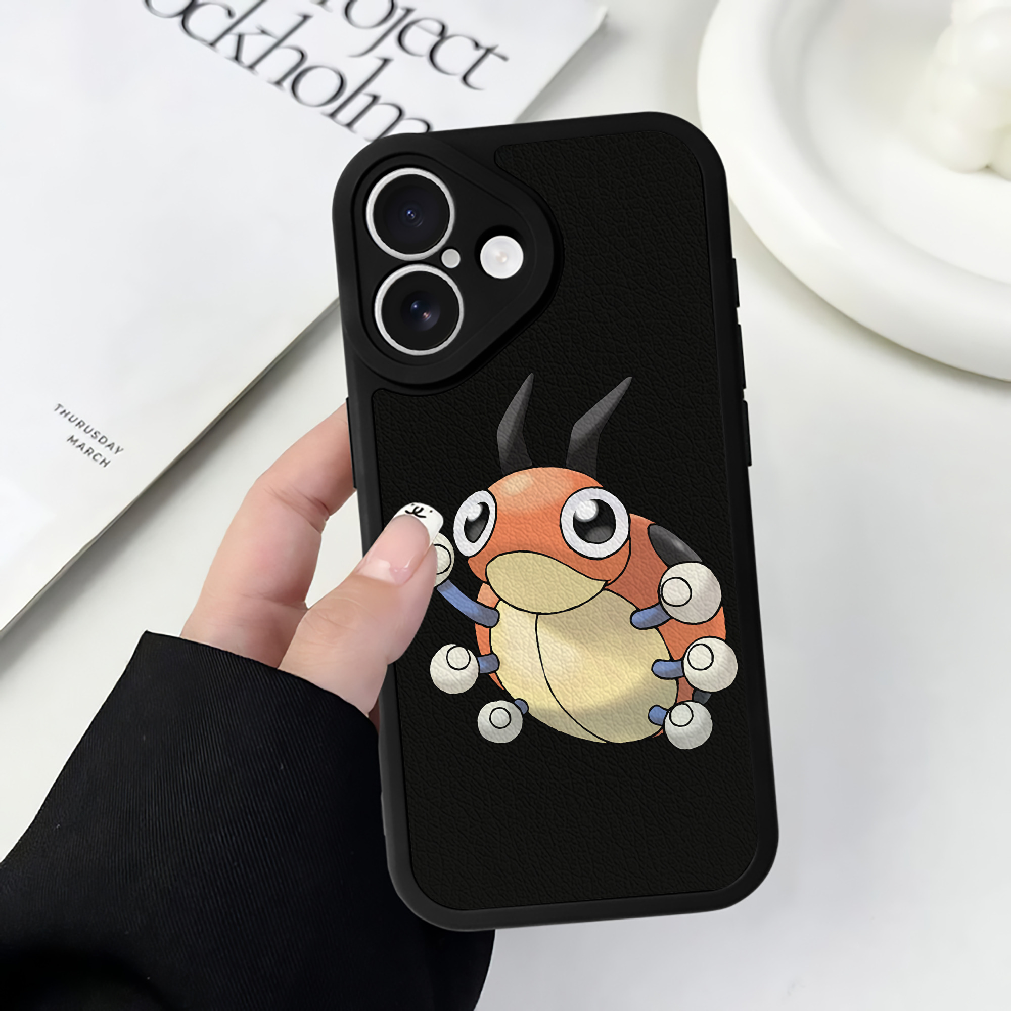 （画像用） ポケットモンスター Pokémon 【iPhone 16シリーズ対応】シリコンスマホケース（レザー調） 材質：シリコン